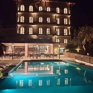 https://hotel-al-caminetto-lake-garda.hotelinveneto.com
